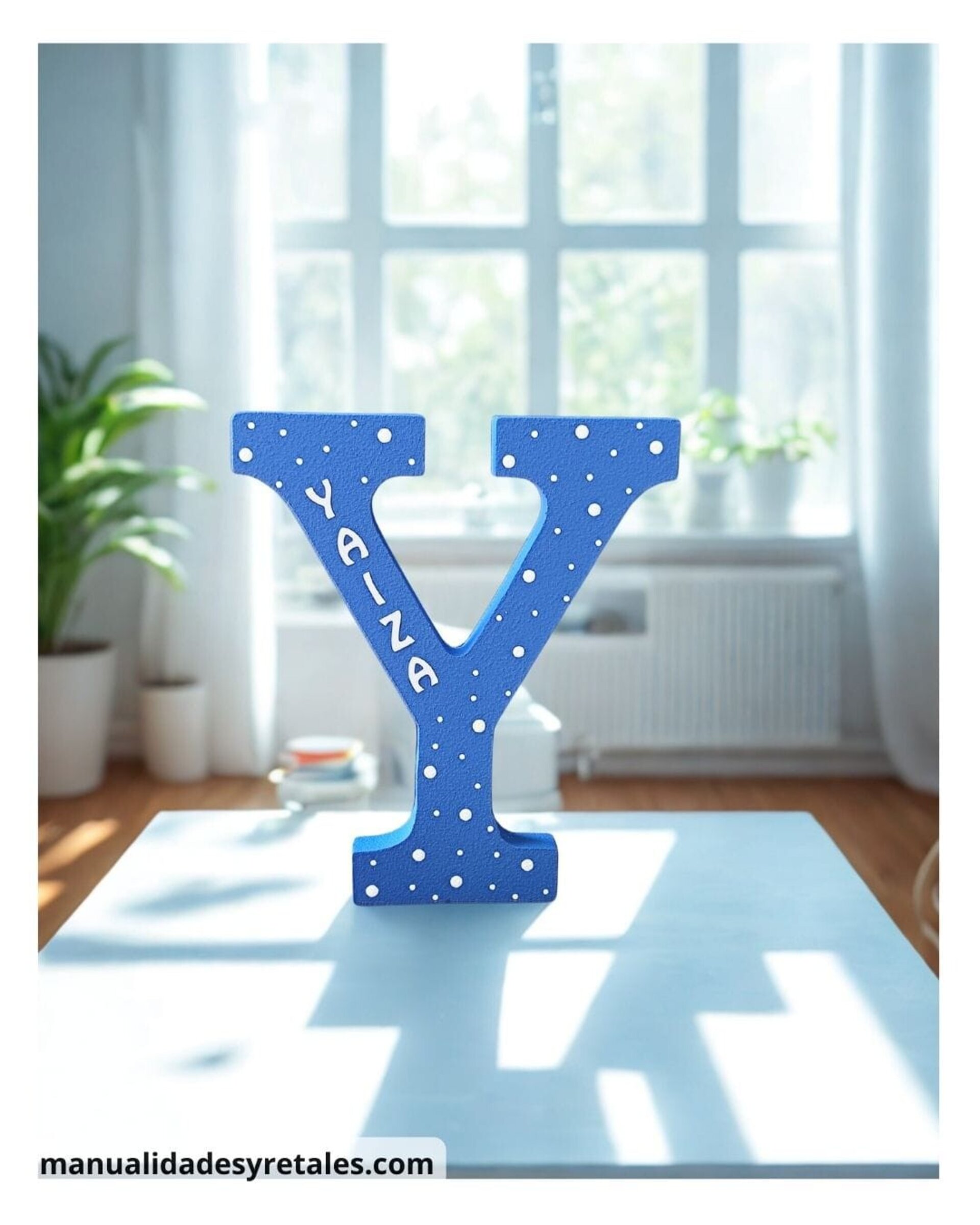 Inicial con nombre y puntitos 11cm - 2