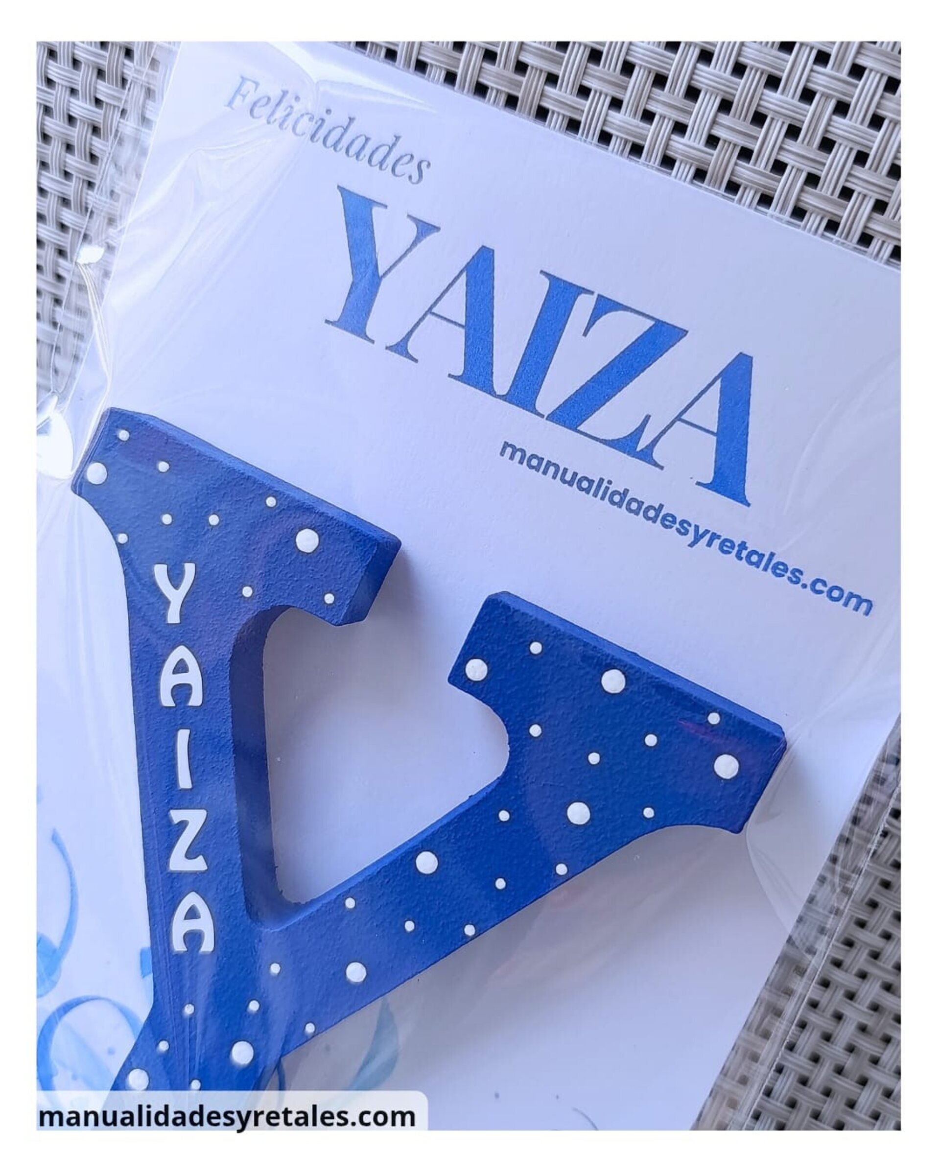 Inicial con nombre y puntitos 11cm - 5