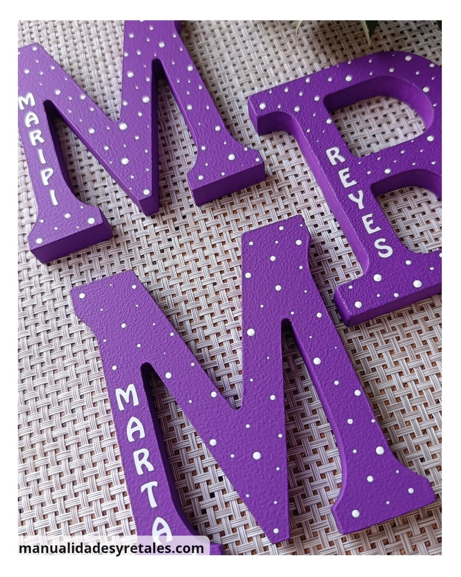 Inicial con nombre y puntitos 11cm - 3